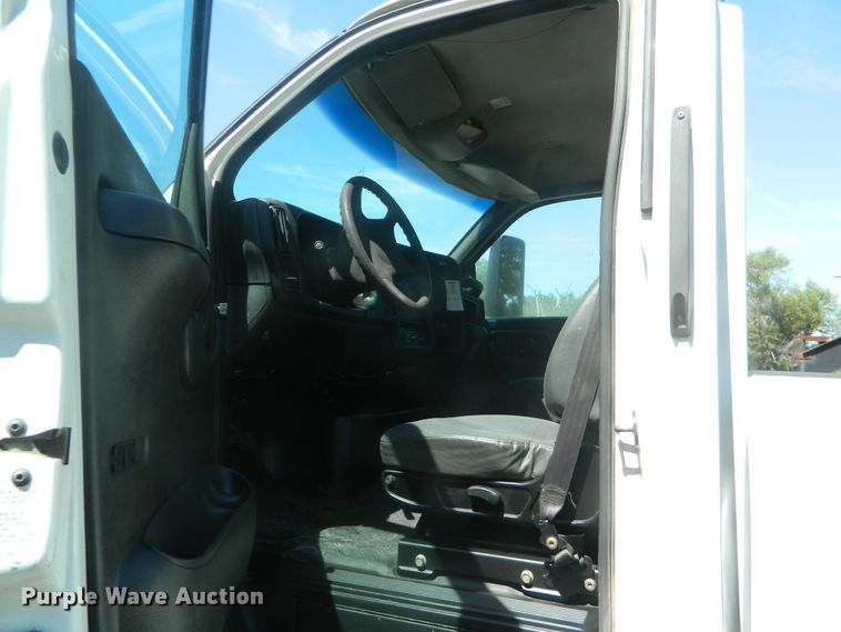 image for item EH9469 2003 Chevrolet C6500  truck