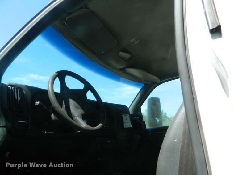 image for item EH9469 2003 Chevrolet C6500  truck