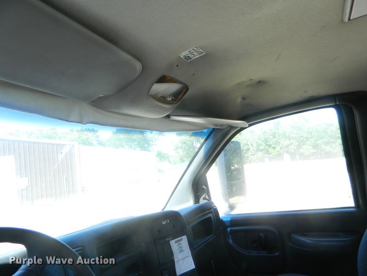 image for item EH9469 2003 Chevrolet C6500  truck