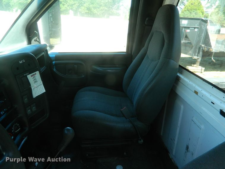 image for item EH9469 2003 Chevrolet C6500  truck