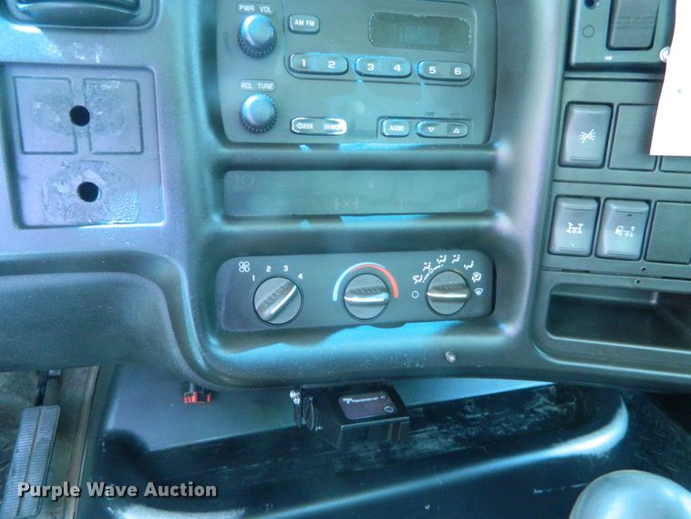 image for item EH9469 2003 Chevrolet C6500  truck