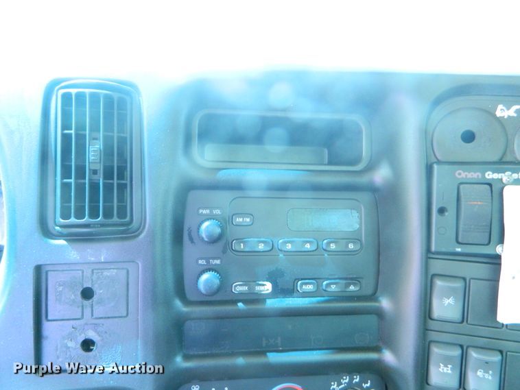 image for item EH9469 2003 Chevrolet C6500  truck