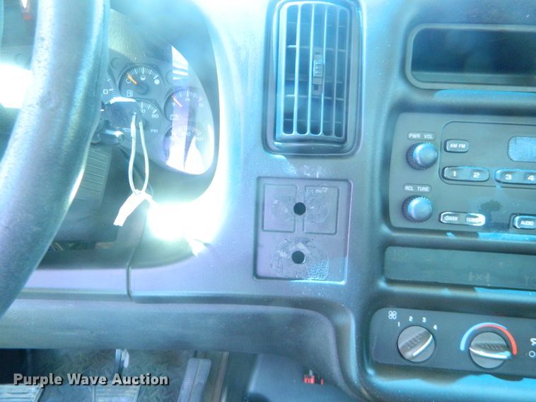 image for item EH9469 2003 Chevrolet C6500  truck