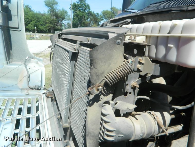 image for item EH9469 2003 Chevrolet C6500  truck