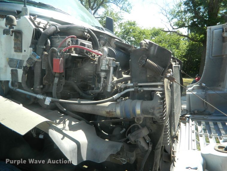 image for item EH9469 2003 Chevrolet C6500  truck