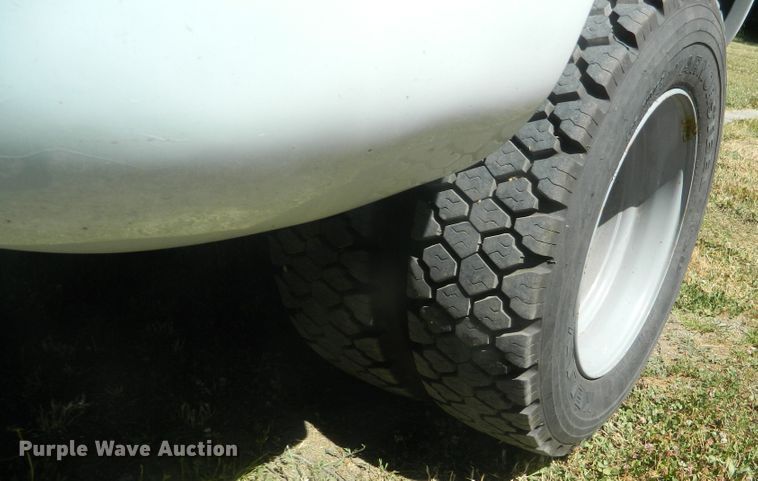 image for item EH9469 2003 Chevrolet C6500  truck