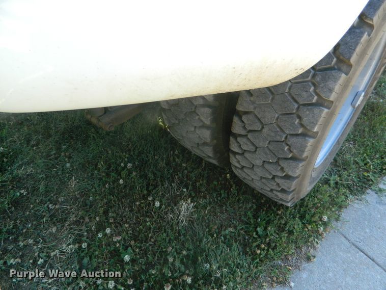 image for item EH9469 2003 Chevrolet C6500  truck