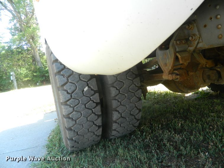 image for item EH9469 2003 Chevrolet C6500  truck