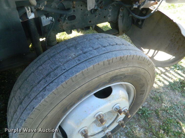 image for item EH9469 2003 Chevrolet C6500  truck