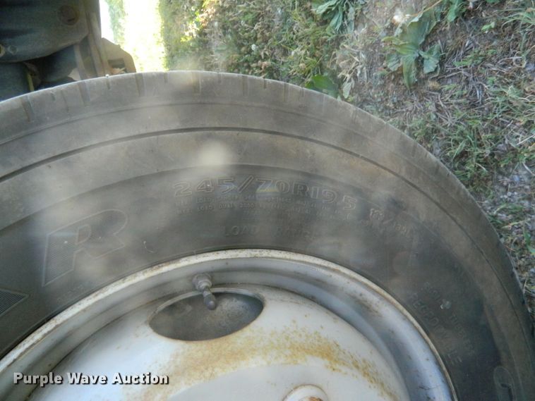 image for item EH9469 2003 Chevrolet C6500  truck