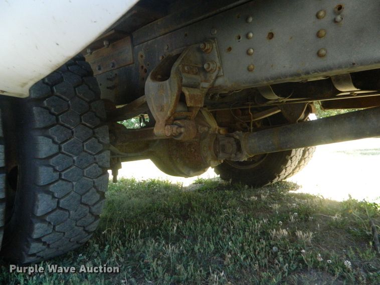 image for item EH9469 2003 Chevrolet C6500  truck