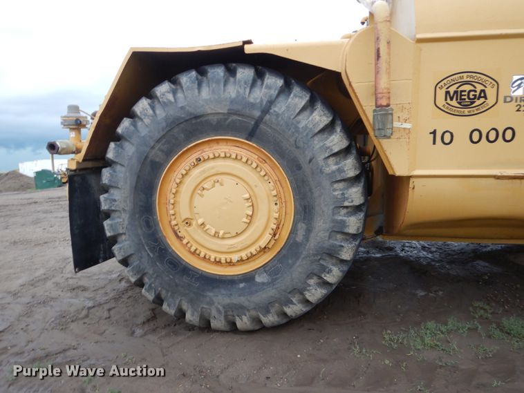 image for item FK9250 1975 Caterpillar 637  water wagon