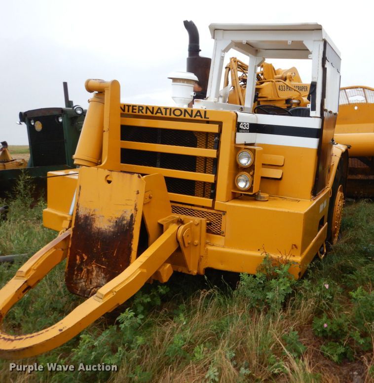 image for item FK9253 International 433  conventional scraper