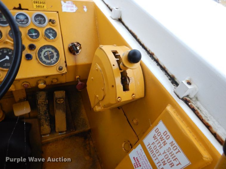 image for item FK9253 International 433  conventional scraper