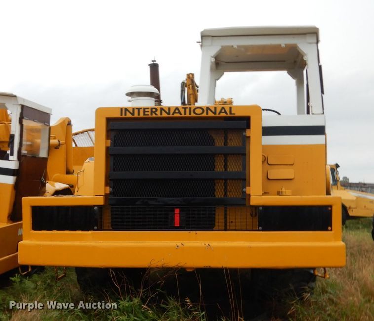 image for item FK9254 International 433  conventional scraper