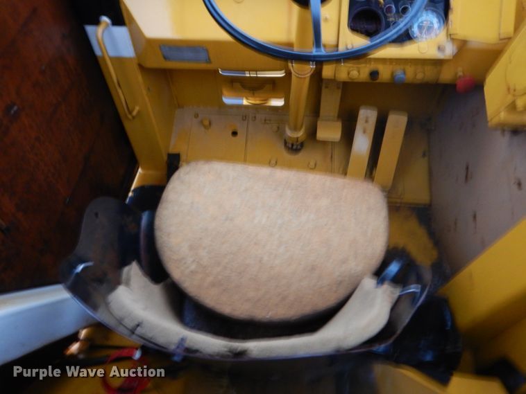 image for item FK9254 International 433  conventional scraper