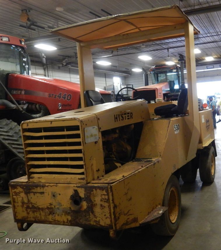 image for item FK9256 Hyster C530A  pneumatic roller