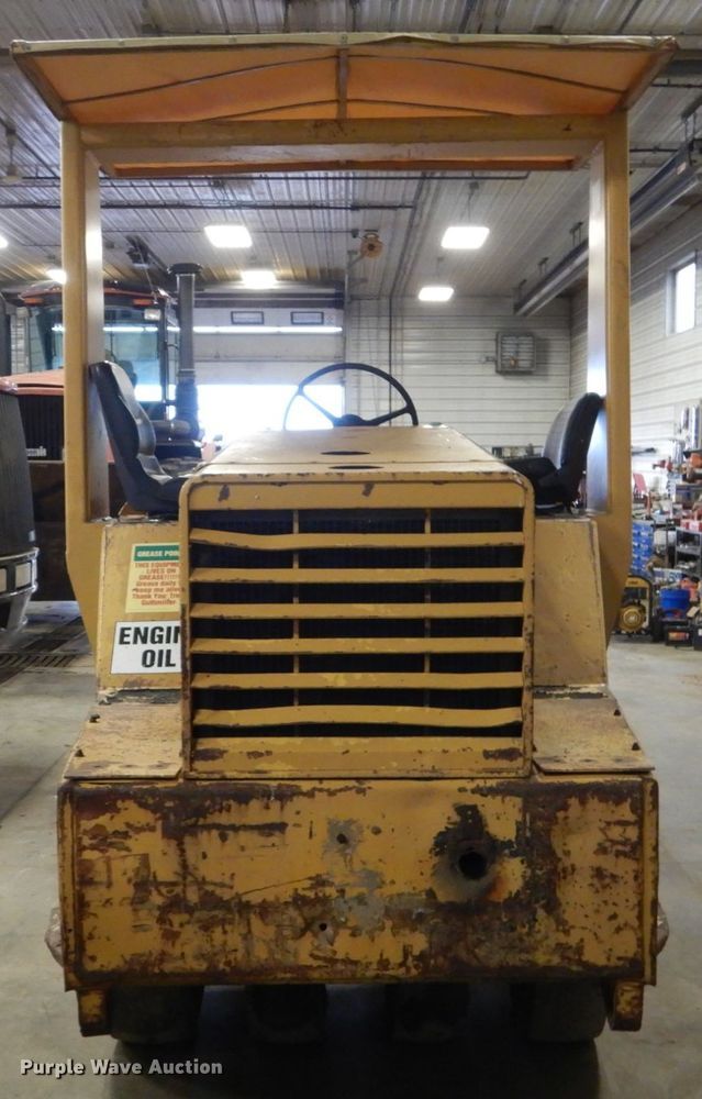 image for item FK9256 Hyster C530A  pneumatic roller