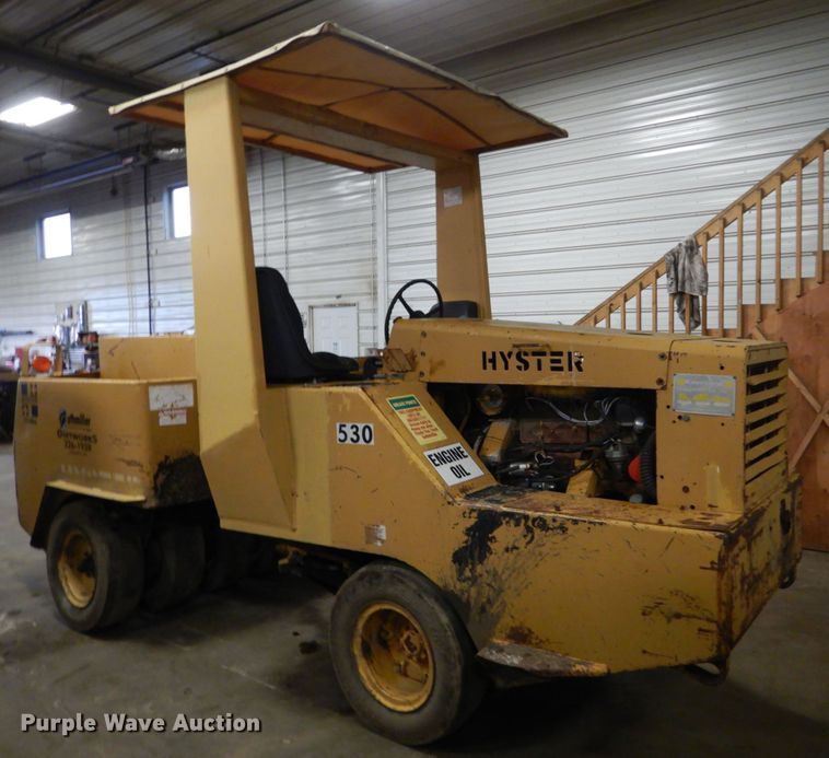 image for item FK9256 Hyster C530A  pneumatic roller