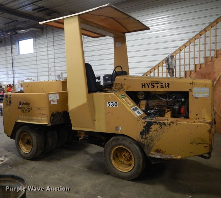 image for item FK9256 Hyster C530A  pneumatic roller