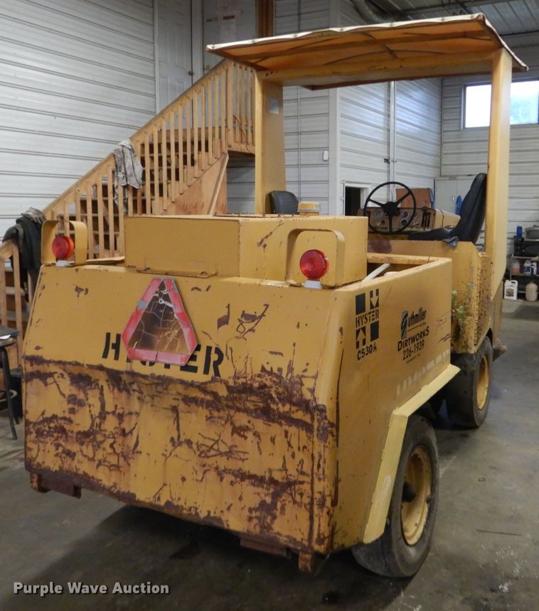 image for item FK9256 Hyster C530A  pneumatic roller