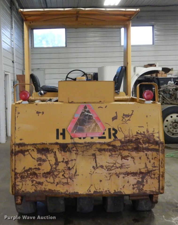 image for item FK9256 Hyster C530A  pneumatic roller