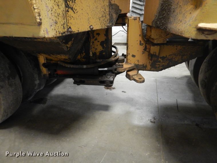 image for item FK9256 Hyster C530A  pneumatic roller