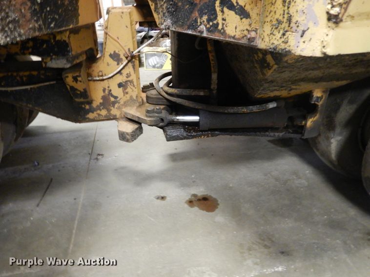 image for item FK9256 Hyster C530A  pneumatic roller