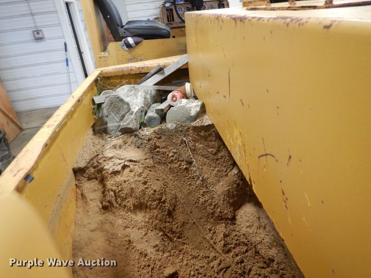 image for item FK9256 Hyster C530A  pneumatic roller