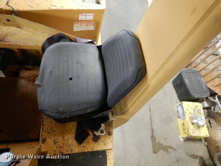 image for item FK9256 Hyster C530A  pneumatic roller