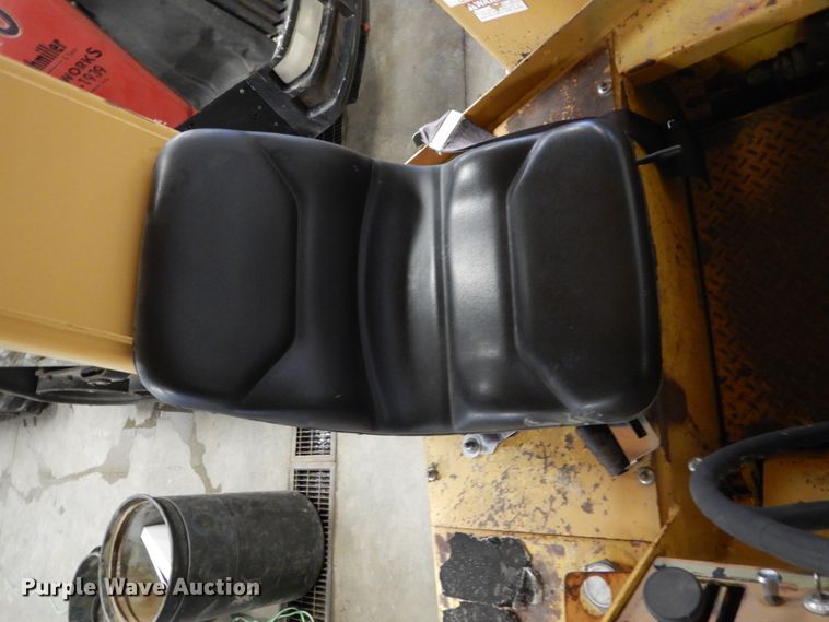 image for item FK9256 Hyster C530A  pneumatic roller