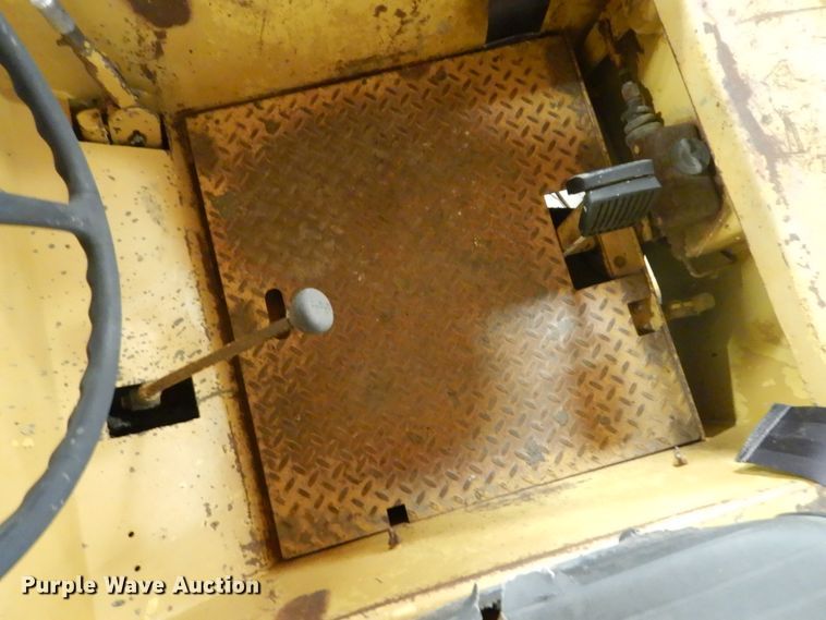 image for item FK9256 Hyster C530A  pneumatic roller