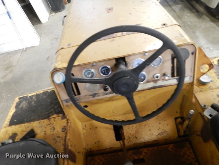 image for item FK9256 Hyster C530A  pneumatic roller