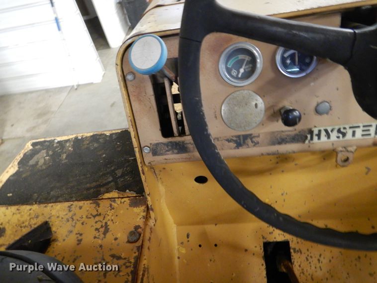 image for item FK9256 Hyster C530A  pneumatic roller