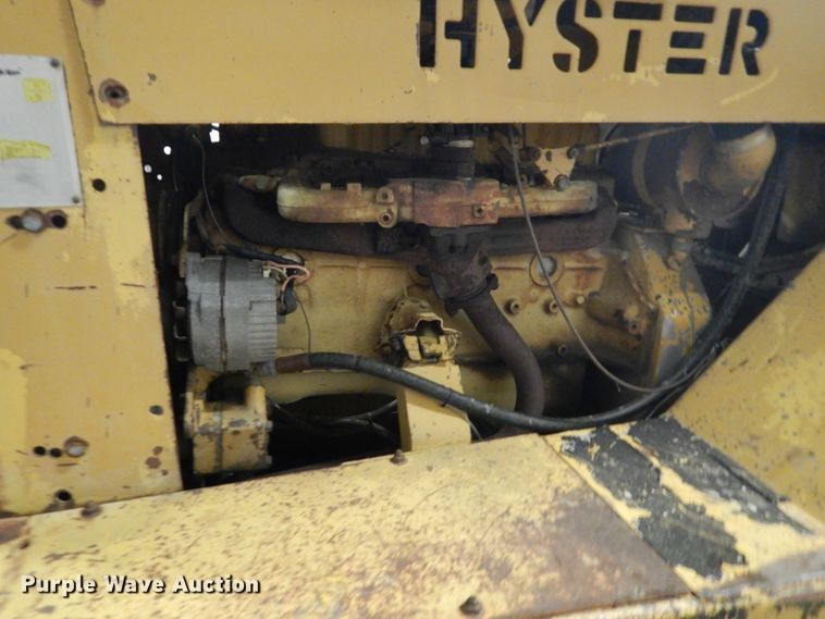 image for item FK9256 Hyster C530A  pneumatic roller