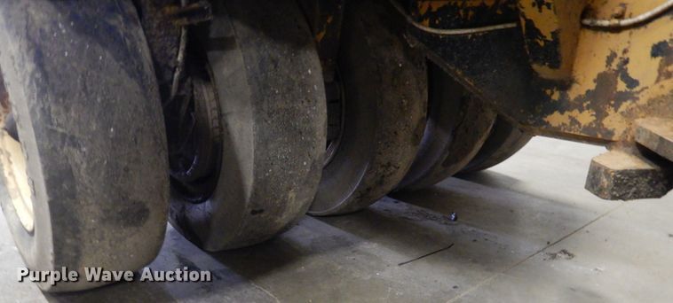 image for item FK9256 Hyster C530A  pneumatic roller