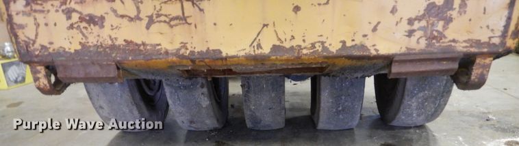 image for item FK9256 Hyster C530A  pneumatic roller