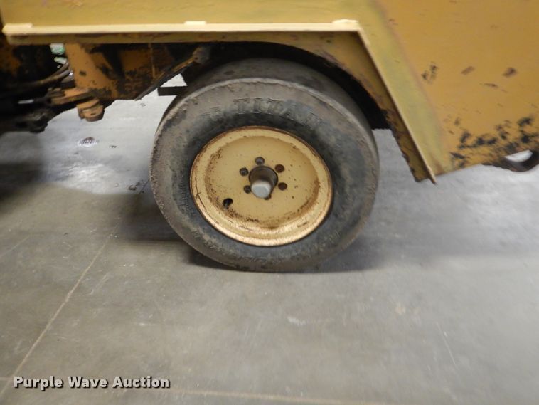 image for item FK9256 Hyster C530A  pneumatic roller