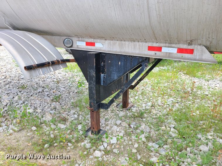 image for item FX9514 1984 VIM tank trailer