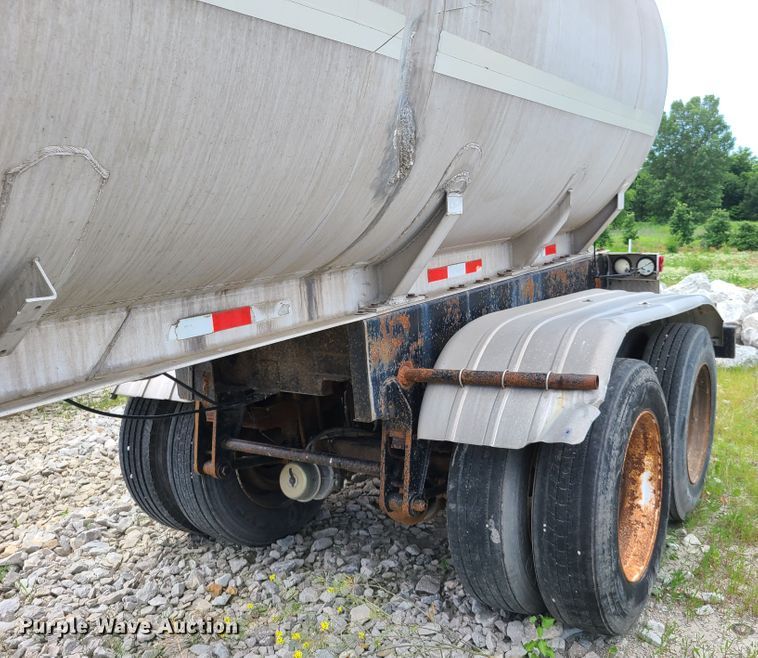 image for item FX9514 1984 VIM tank trailer