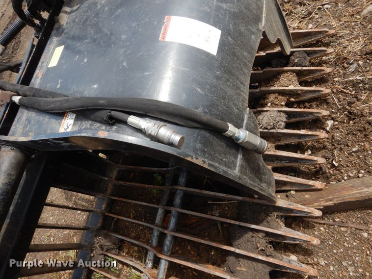 Berlon SKLG84 84"W skid steer grapple bucket in Hayti, SD Item