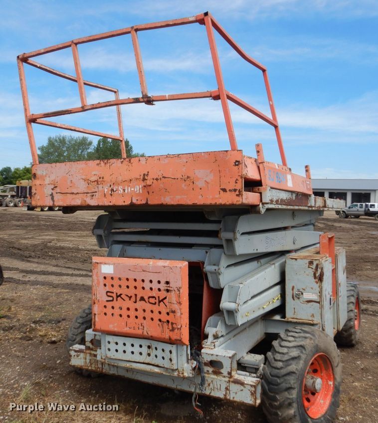 image for item GA9147 Skyjack SJ8841  scissor lift