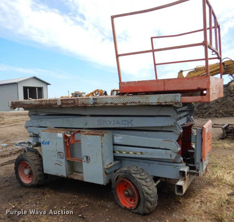 image for item GA9147 Skyjack SJ8841  scissor lift