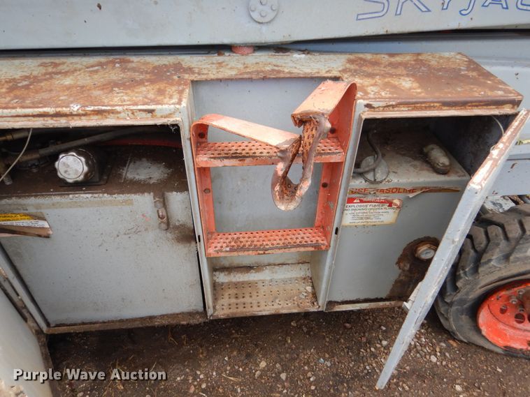 image for item GA9147 Skyjack SJ8841  scissor lift