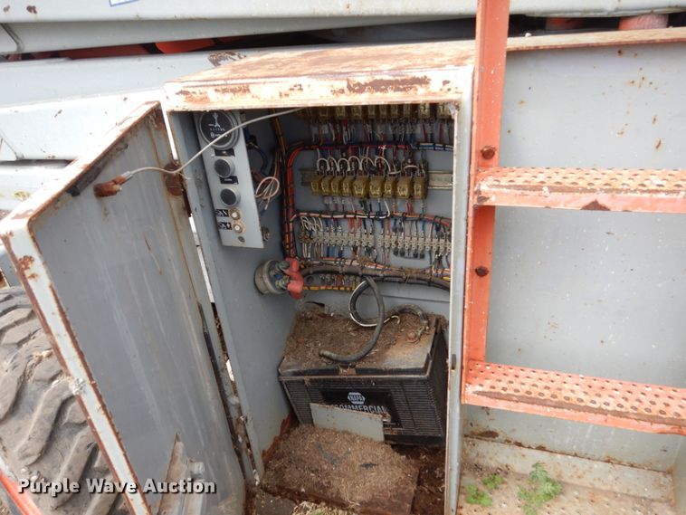 image for item GA9147 Skyjack SJ8841  scissor lift