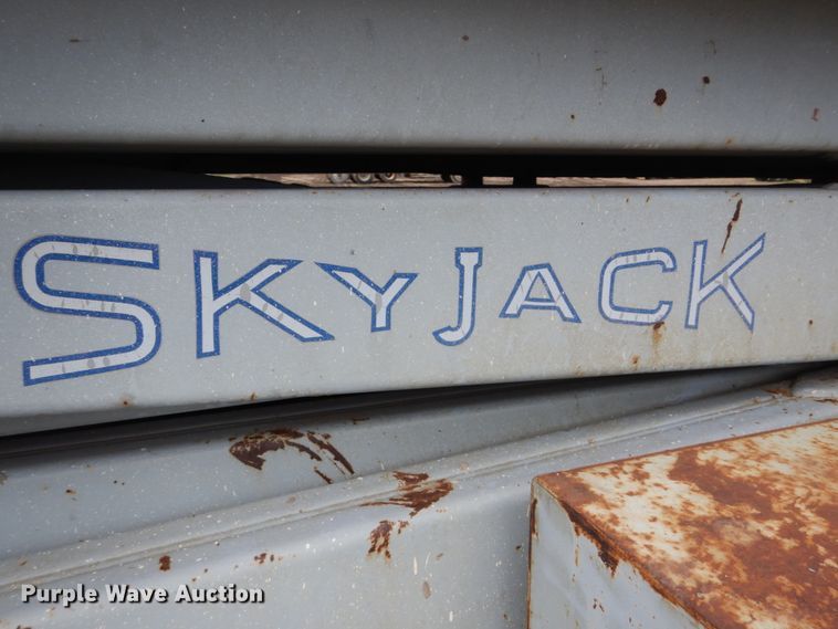 image for item GA9147 Skyjack SJ8841  scissor lift