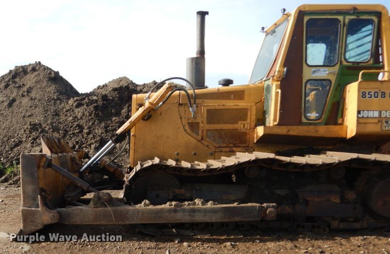 image for item GA9151 1995 John Deere 850B LGP  dozer