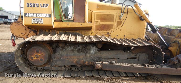 image for item GA9151 1995 John Deere 850B LGP  dozer