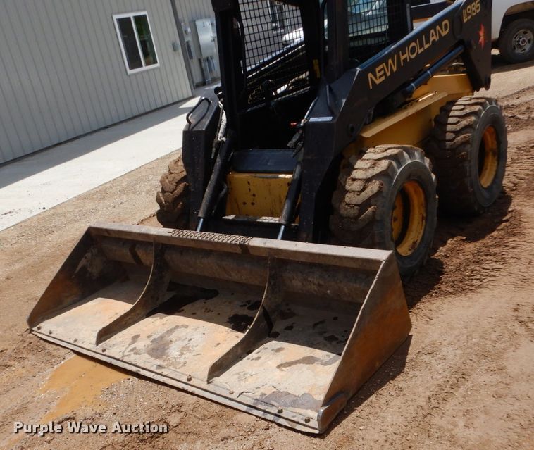image for item GA9154 1999 New Holland LX985  skid steer loader