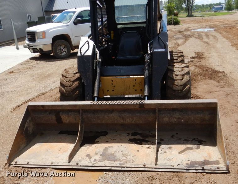 image for item GA9154 1999 New Holland LX985  skid steer loader